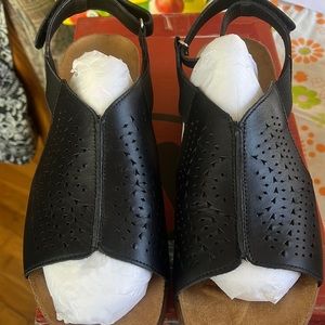 Propet sandals, NWOT. Black leather size 9.5M